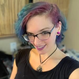 Meet your Posher, Caitlin